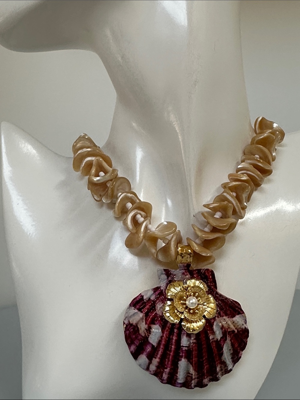 Beige Shell Statement Necklace with Maroon Shell Pendant and Gold Accent​​